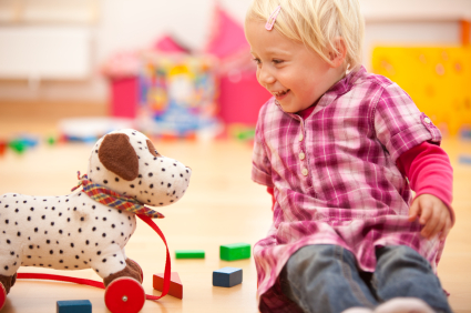 Kind mit Spielzeug