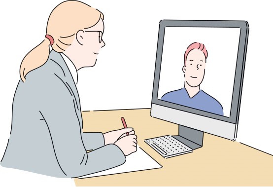 Eine Frau sitzt vor einem Computer und spricht mit jemanden in einer Videokonferenz (Zeichnung).