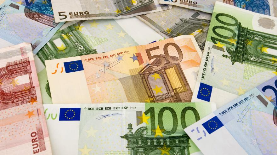 Euro-Geldscheine auf einem Haufen