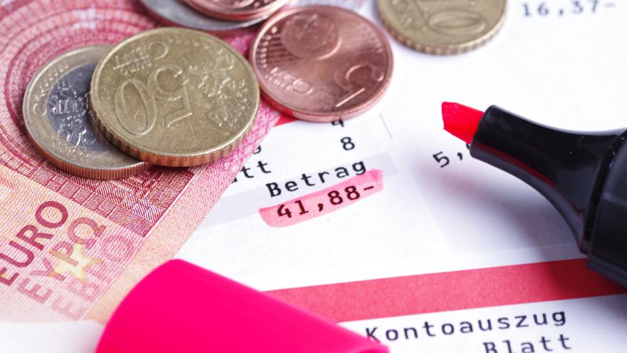 Kontoauszug mit Geld