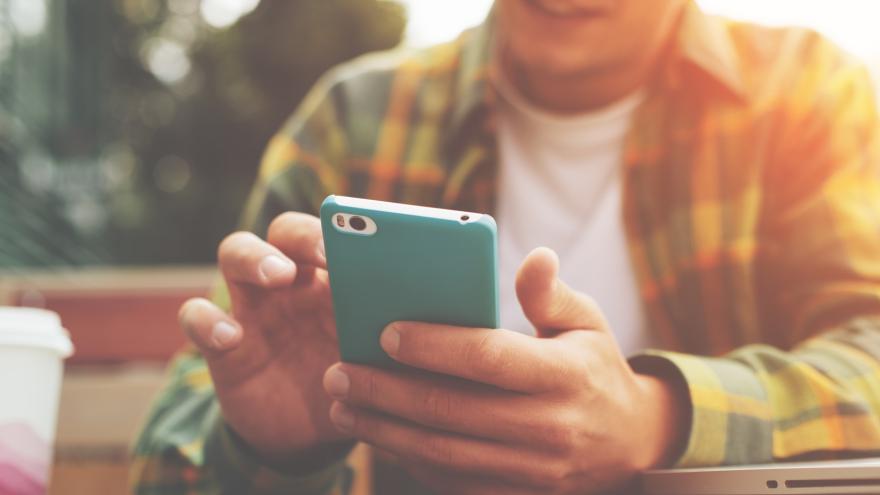 Mann mit Smartphone