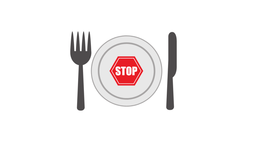 Teller mit Besteck und Stopp-Schild