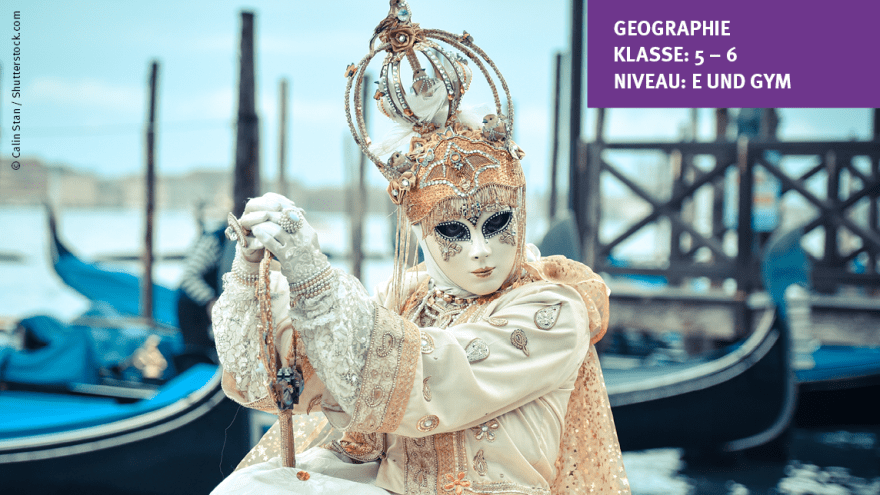 Frau im Kostum Karneval Venedig