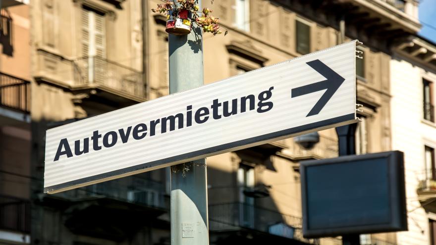 Hinweisschild Autovermietung