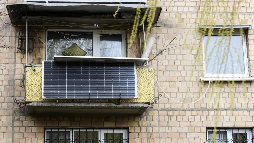 Solaranlage an einem Balkon