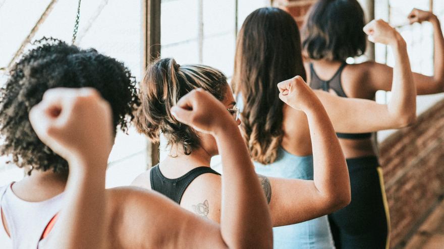 Frauen im Fitnesskurs