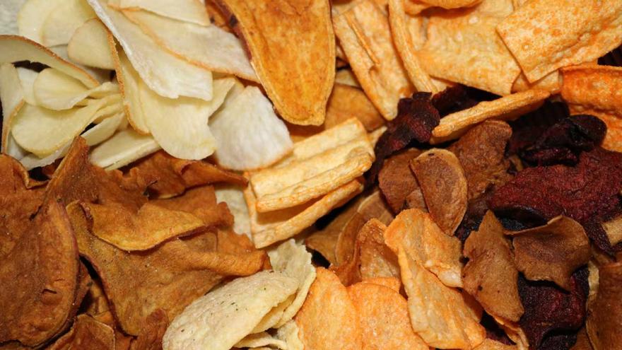 Diverse Chips-Sorten durcheinander