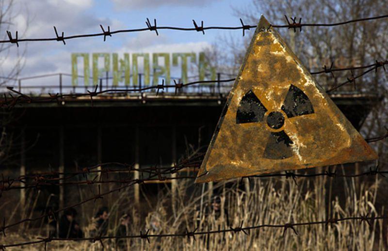Ein Schild zeigt Radioaktivität an in Tschernobyl