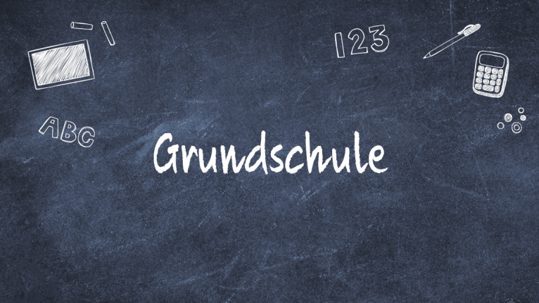 Schultafel mit Schriftzug Grundschule